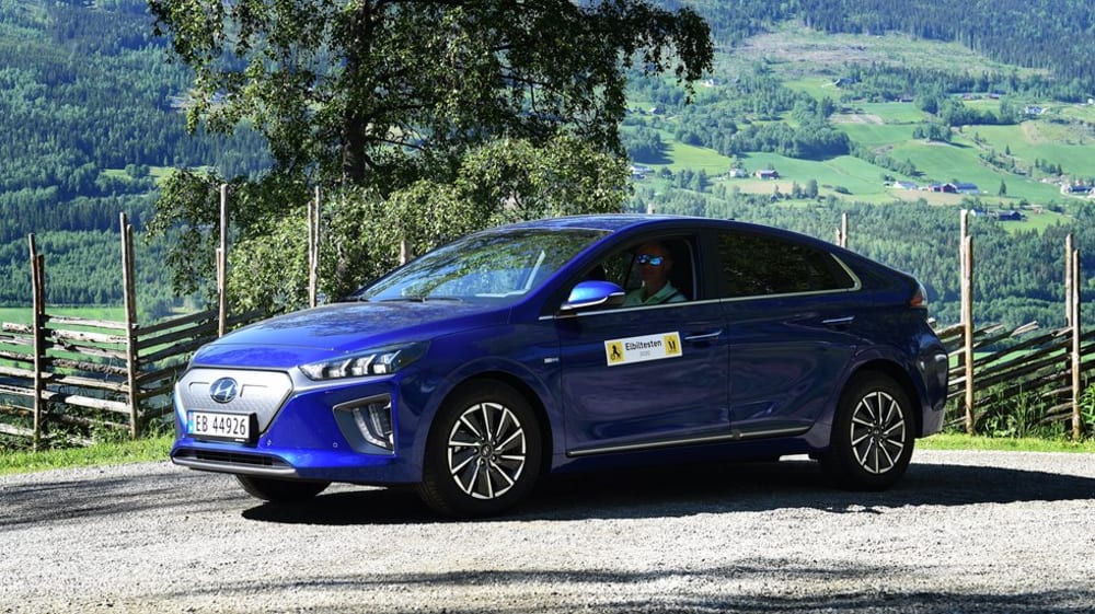 Hyundai Ioniq i sommerlandskap